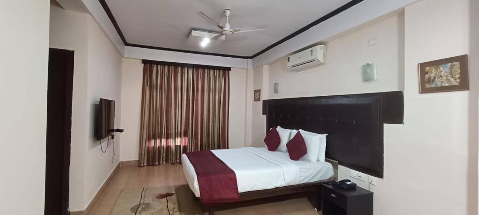 Polo Tura Hotel Bagian luar foto