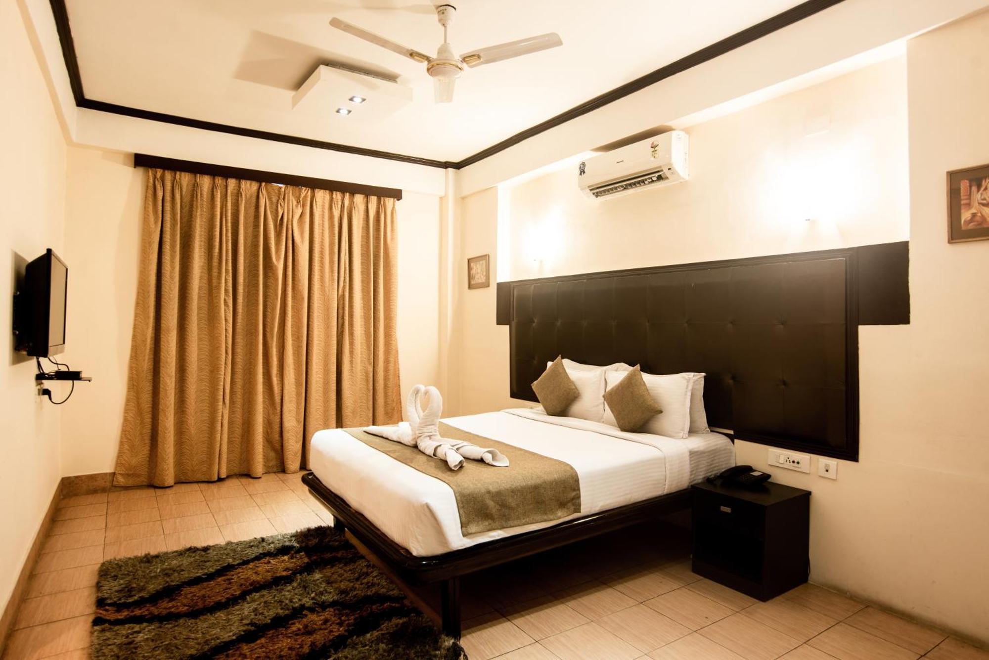 Polo Tura Hotel Bagian luar foto