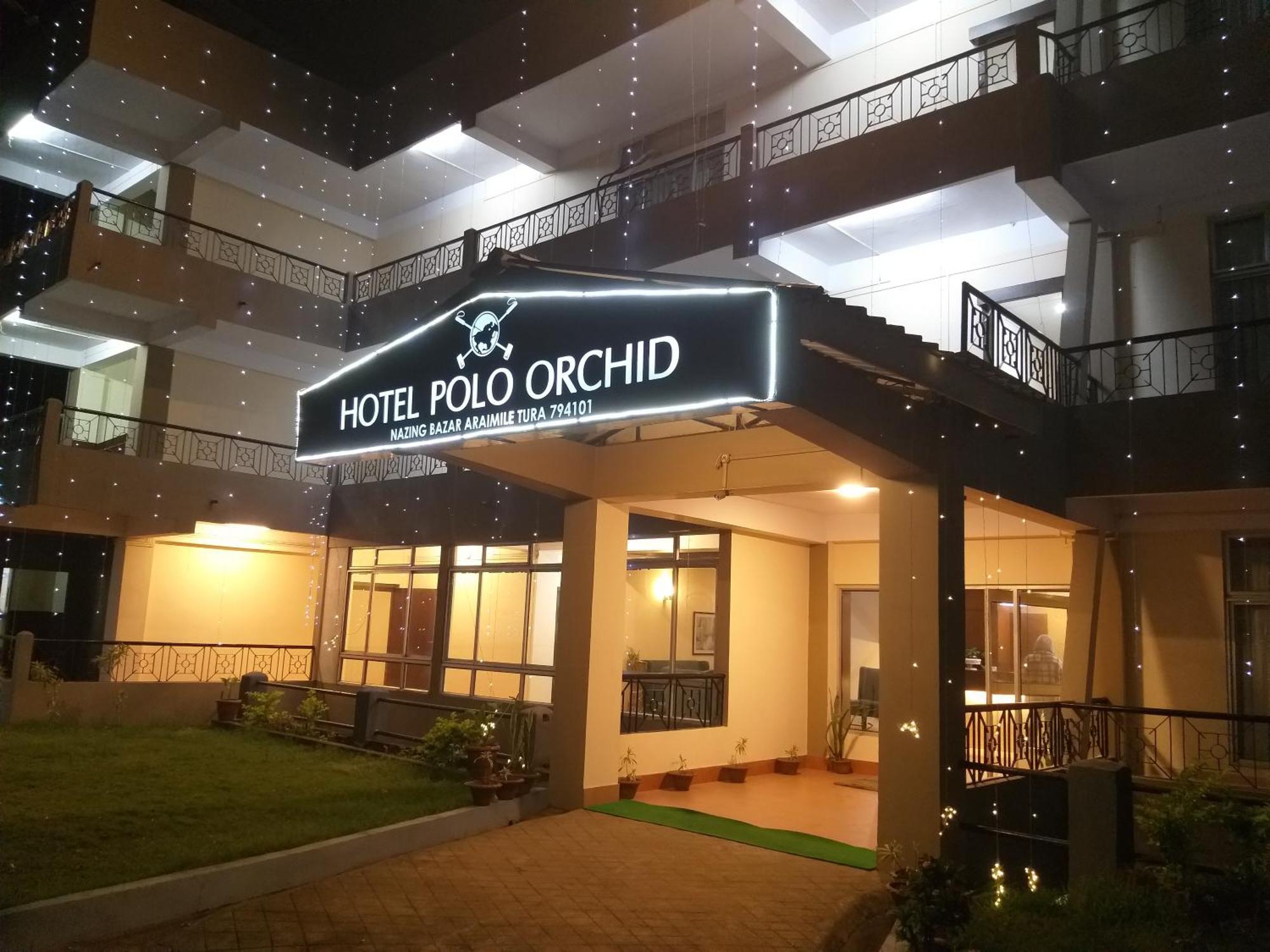 Polo Tura Hotel Bagian luar foto