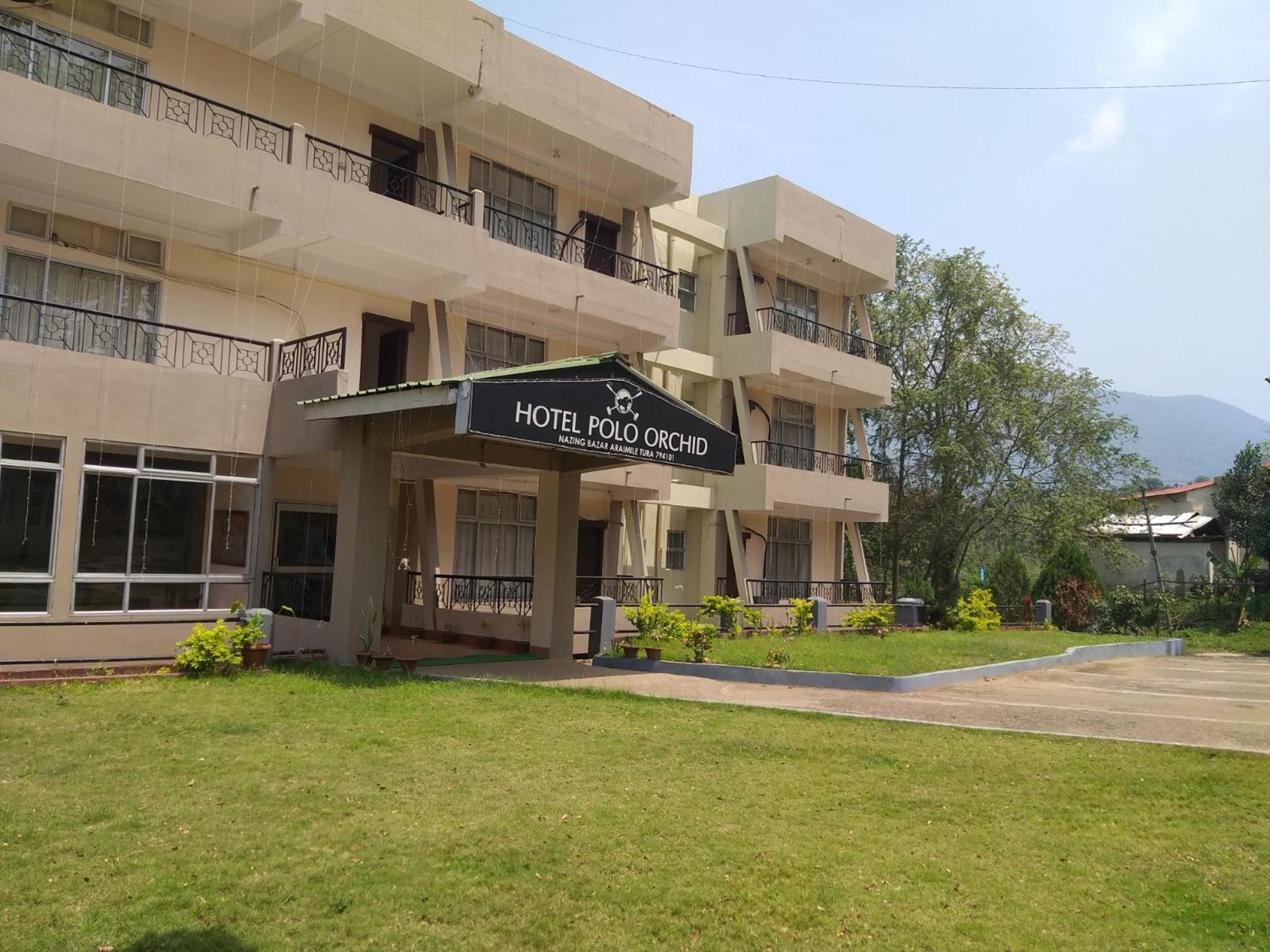 Polo Tura Hotel Bagian luar foto