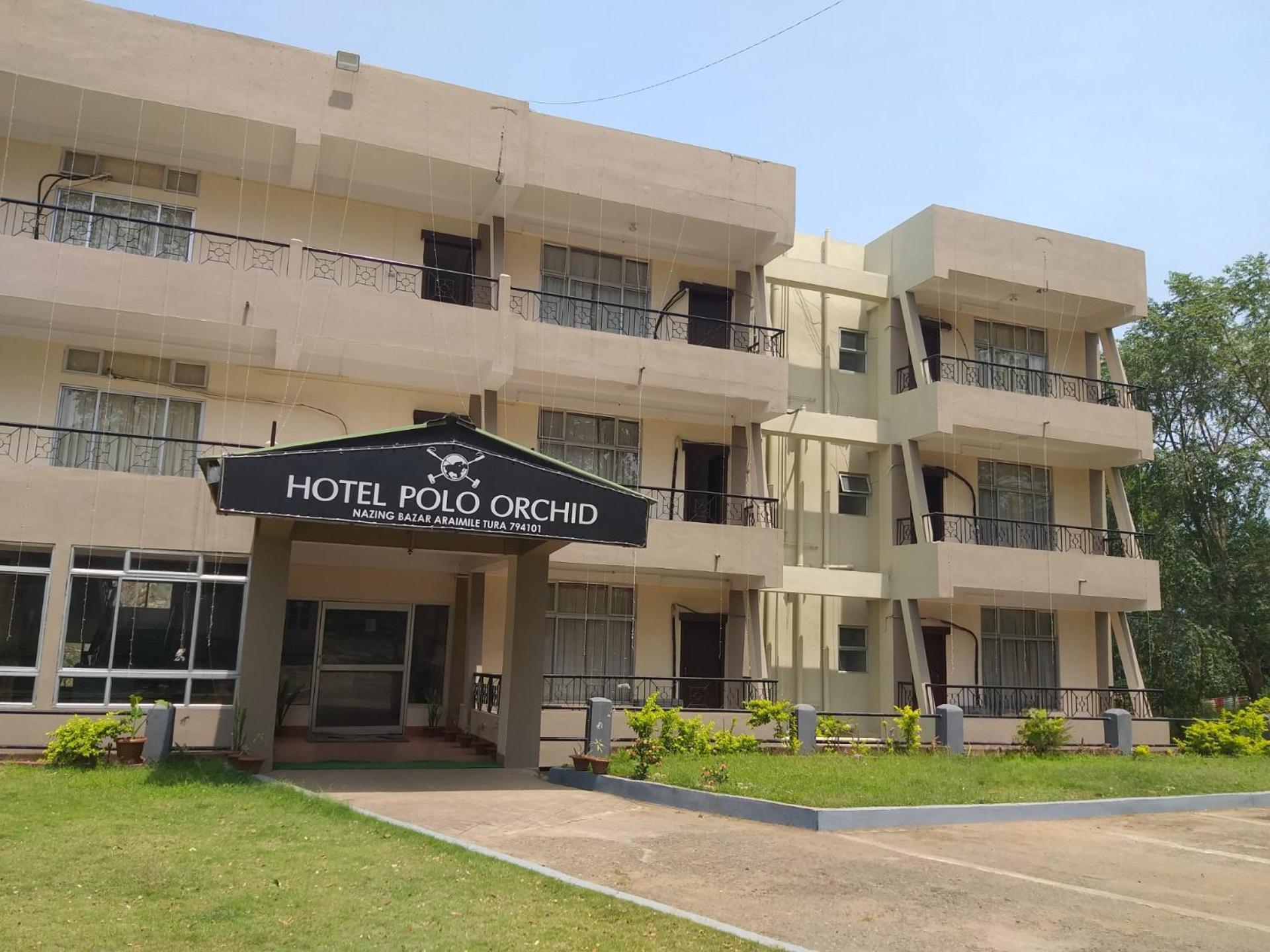 Polo Tura Hotel Bagian luar foto