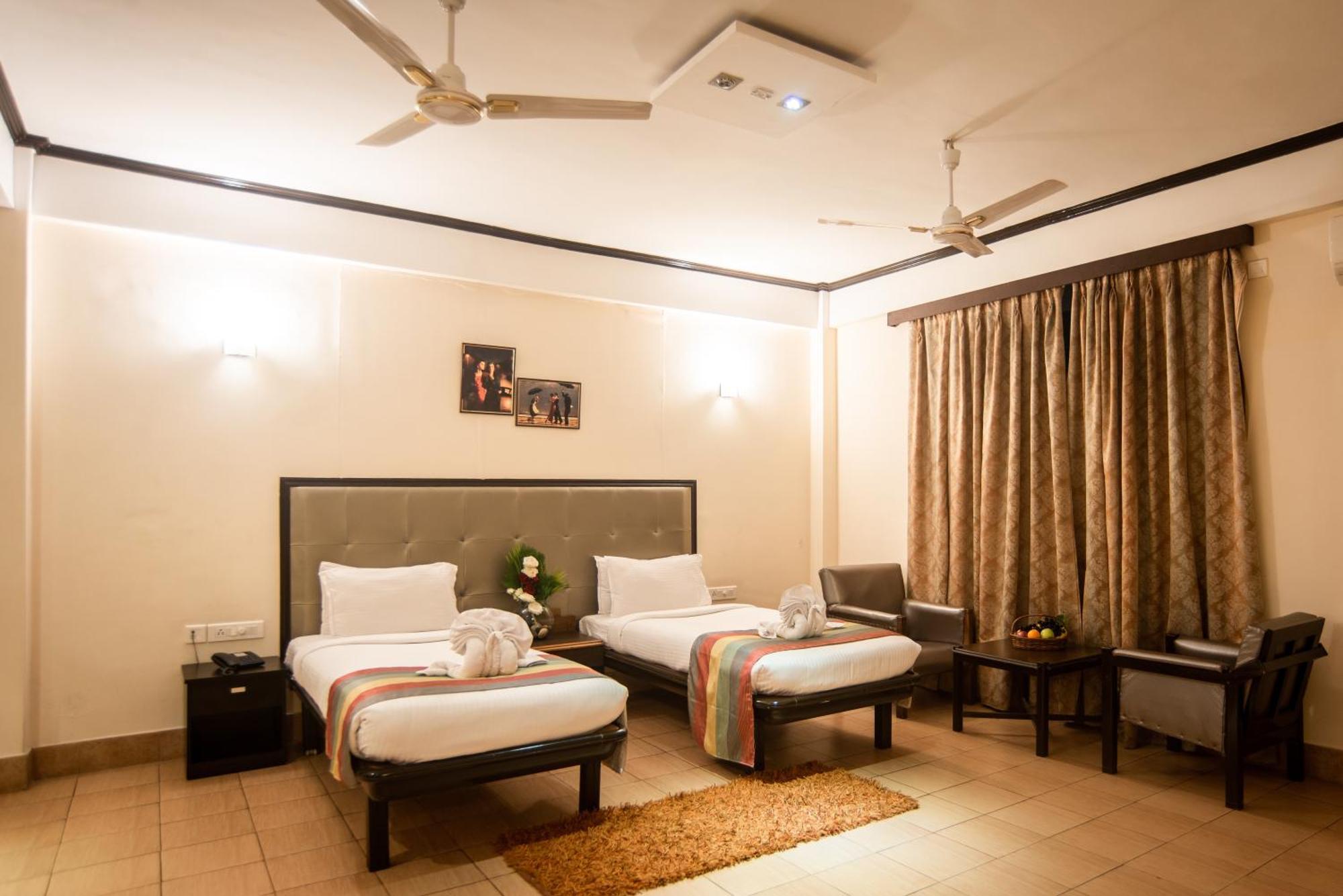 Polo Tura Hotel Bagian luar foto