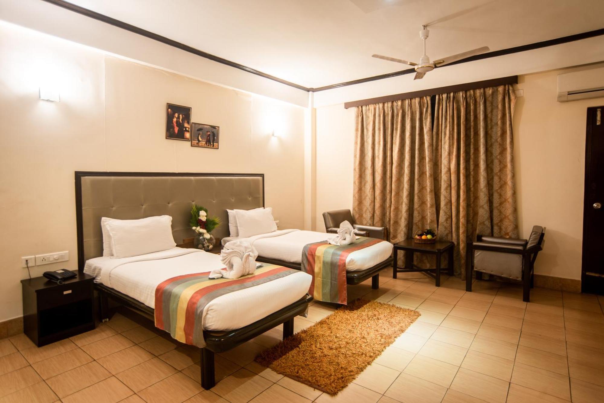 Polo Tura Hotel Bagian luar foto