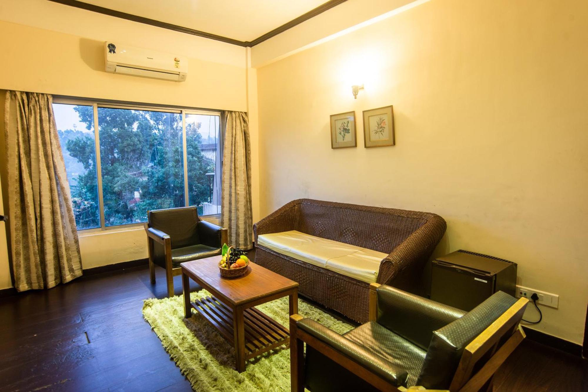 Polo Tura Hotel Bagian luar foto