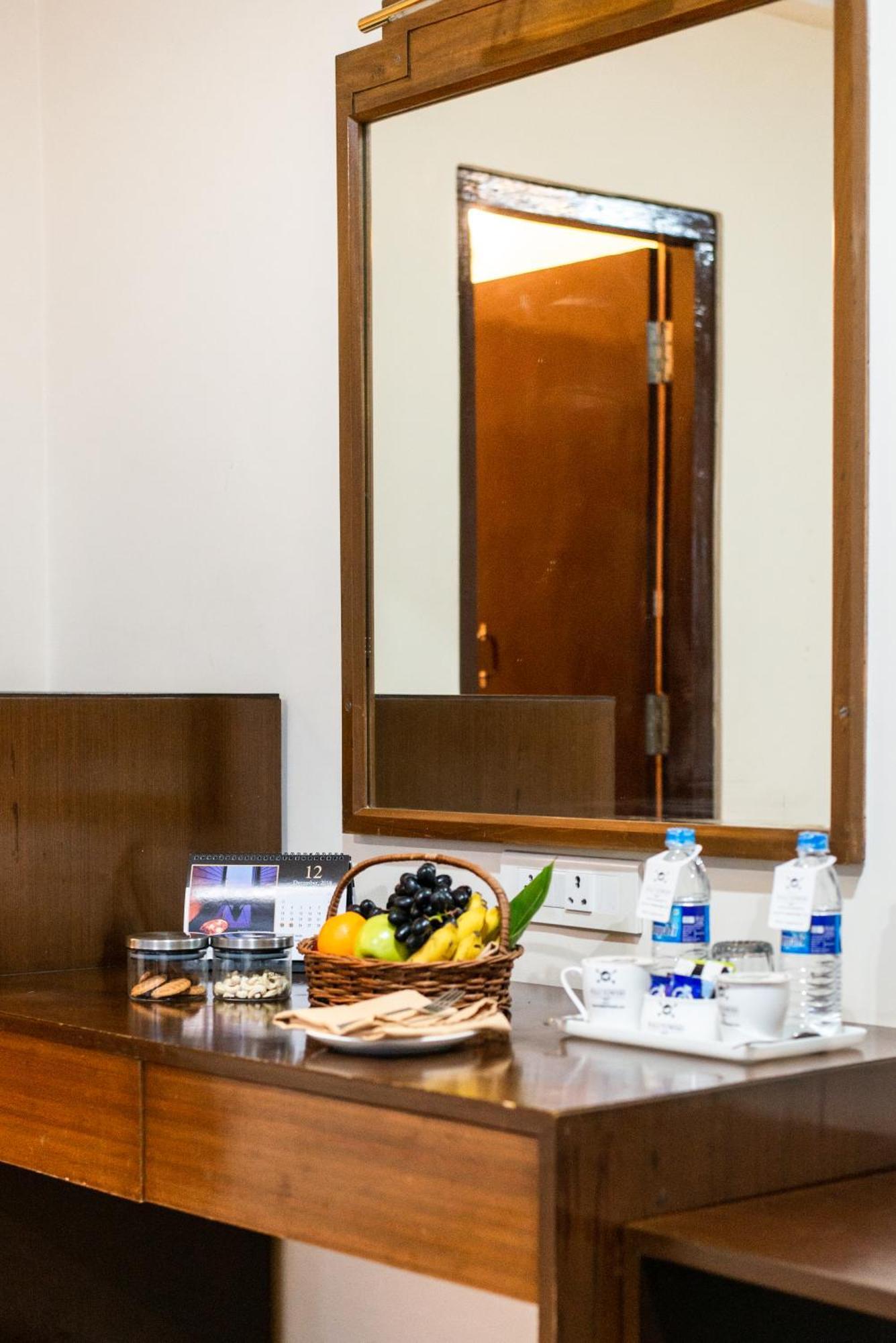 Polo Tura Hotel Bagian luar foto