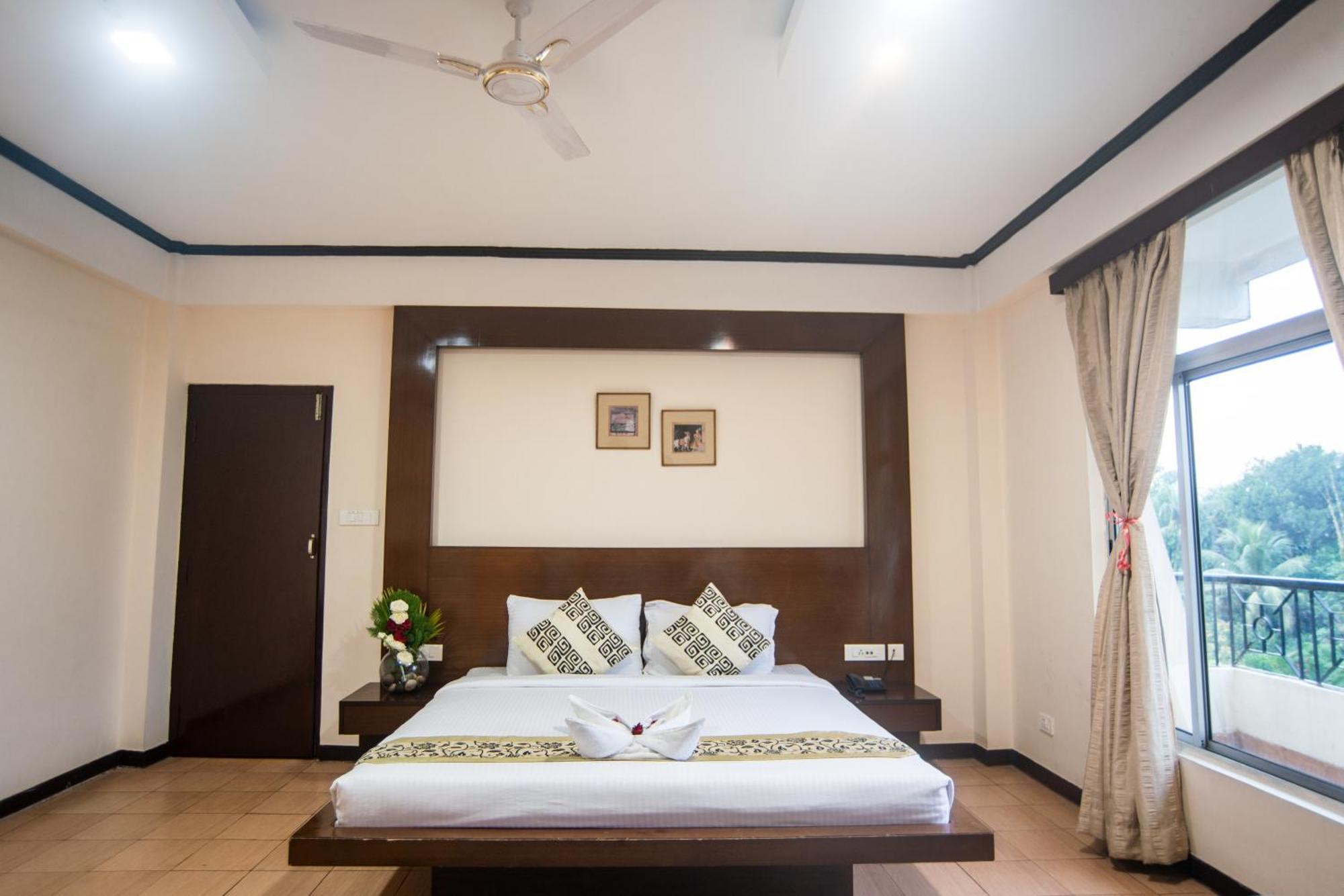 Polo Tura Hotel Bagian luar foto