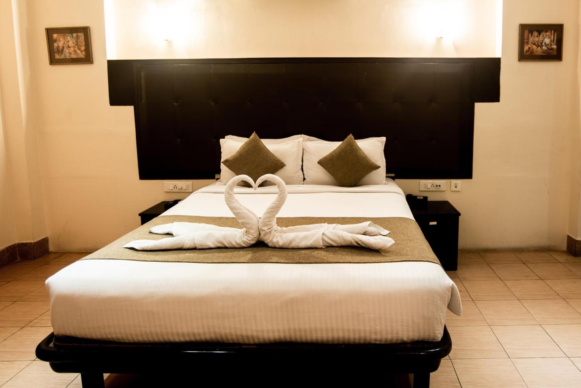 Polo Tura Hotel Bagian luar foto