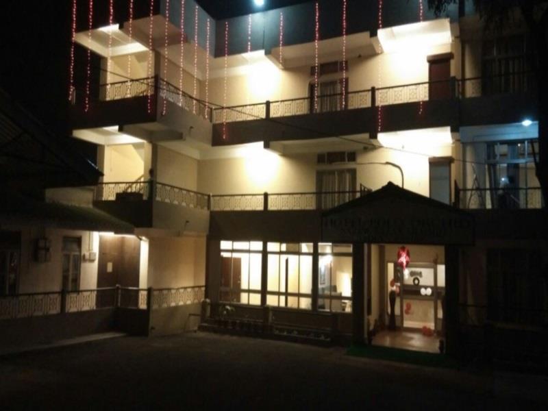 Polo Tura Hotel Bagian luar foto