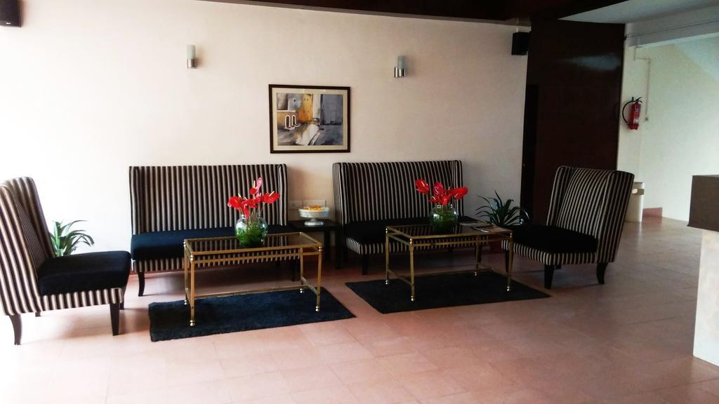 Polo Tura Hotel Bagian luar foto