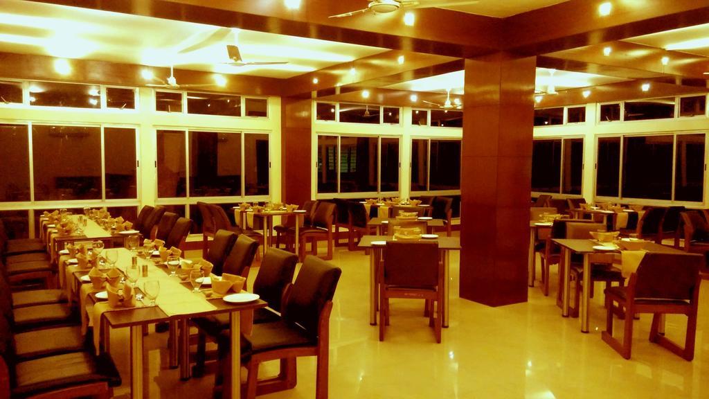 Polo Tura Hotel Bagian luar foto