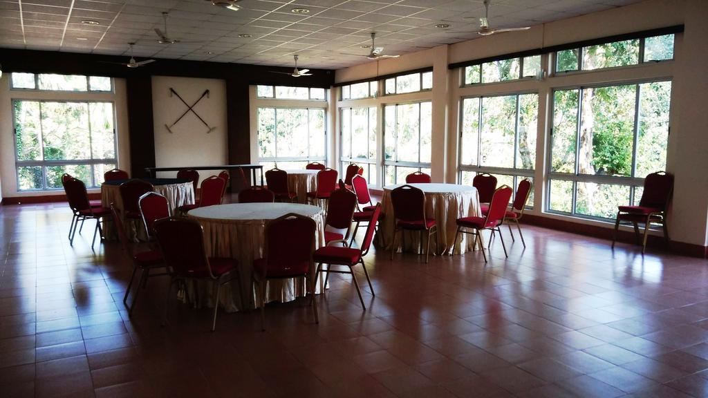 Polo Tura Hotel Bagian luar foto