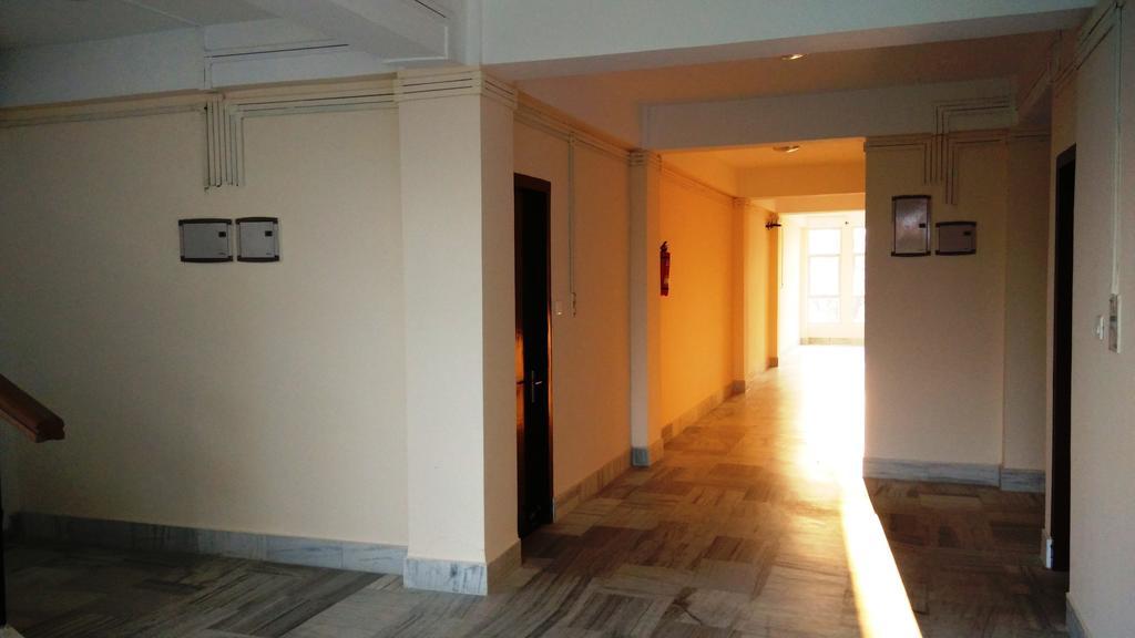 Polo Tura Hotel Bagian luar foto
