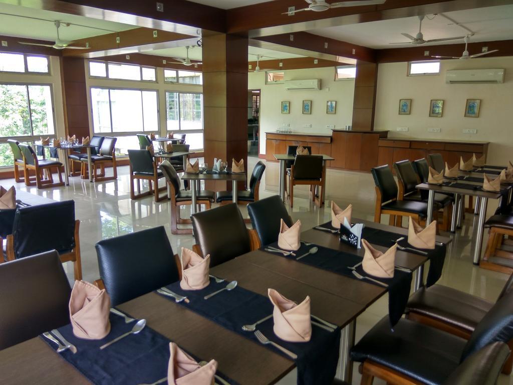 Polo Tura Hotel Bagian luar foto