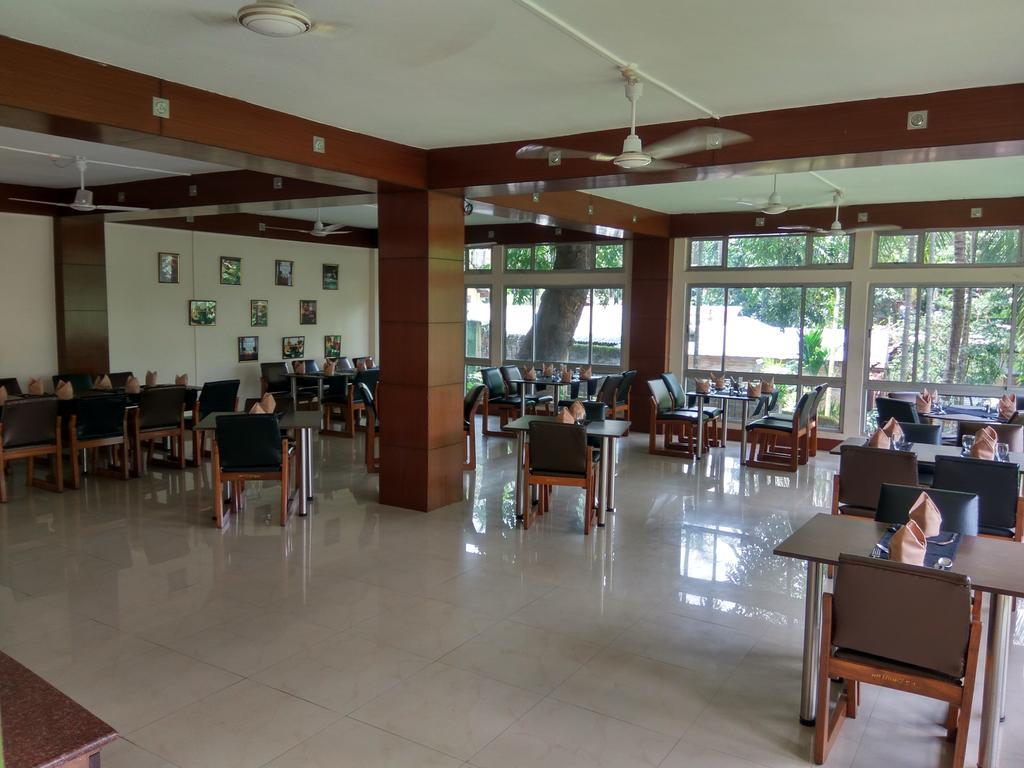 Polo Tura Hotel Bagian luar foto